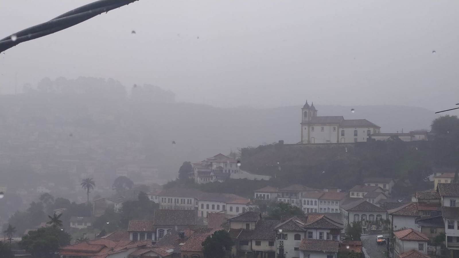 Centro histórico de Ouro Preto em época de chuva
