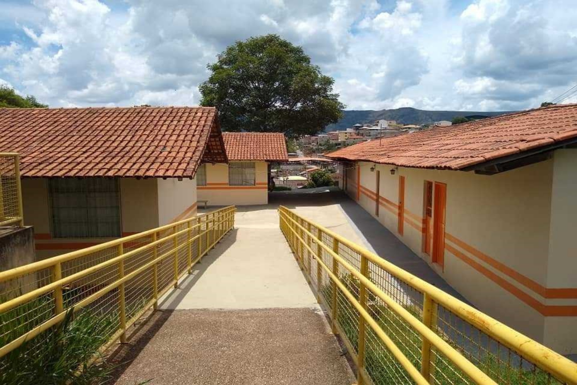 O pátio vazio da Escola Municipal Geraldo Marino Vieira/Foto: Prefeitura Municipal de Ouro Branco